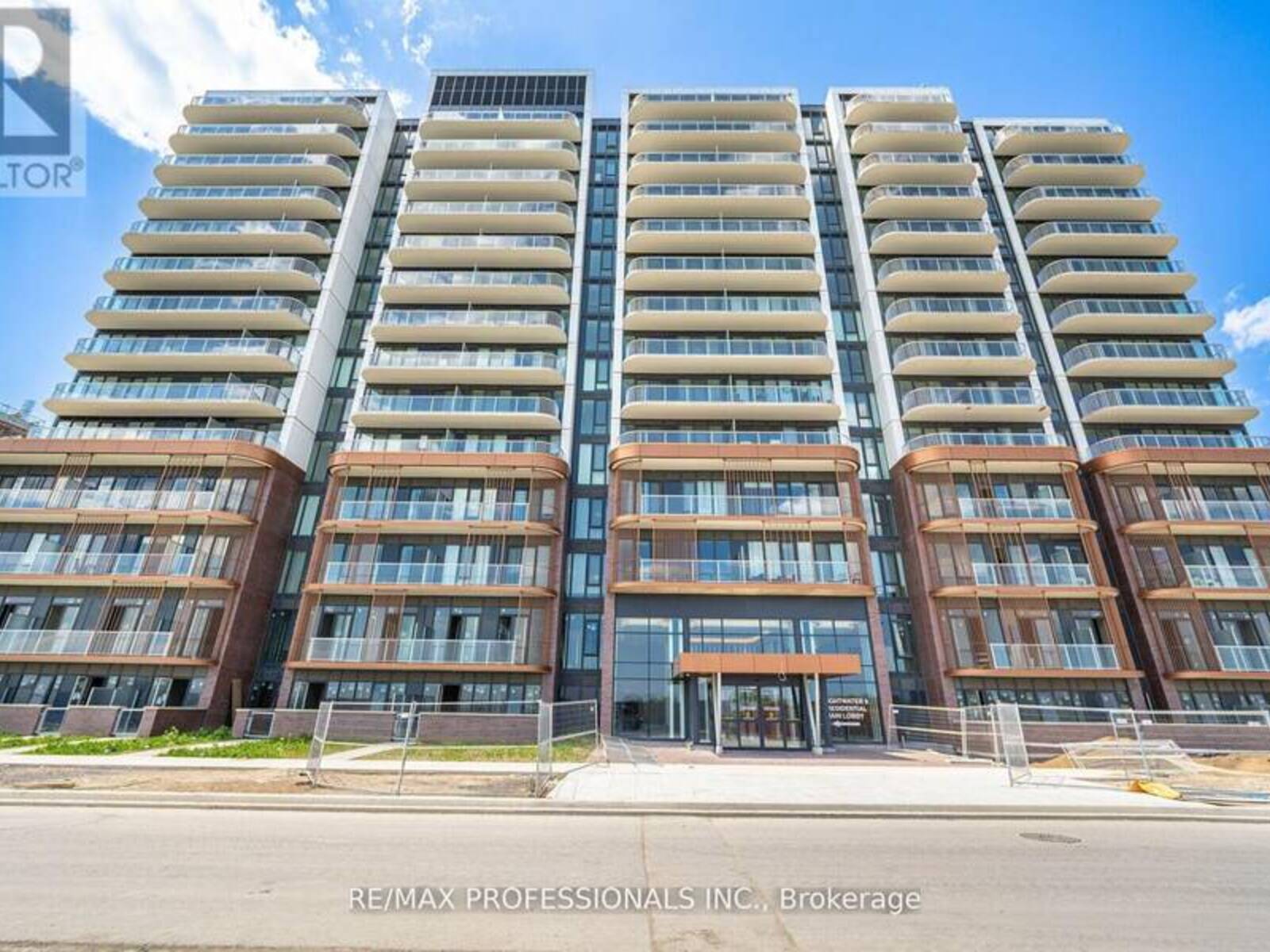 615 - 220 MISSINNHE WAY, Mississauga, Ontario L5H 0A9