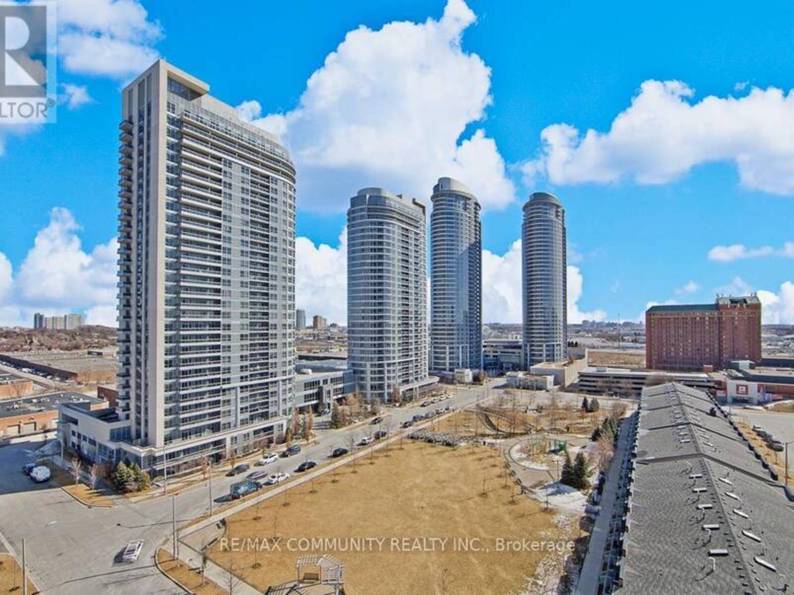 1724 - 275 VILLAGE GREEN SQUARE, Toronto, Ontario M1S 0L8