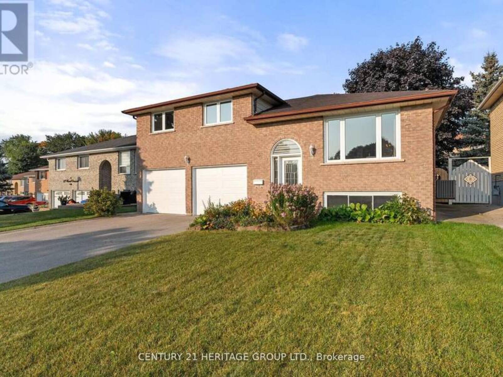 8 WOOD CRESCENT, Bradford West Gwillimbury, Ontario L3Z 2G2