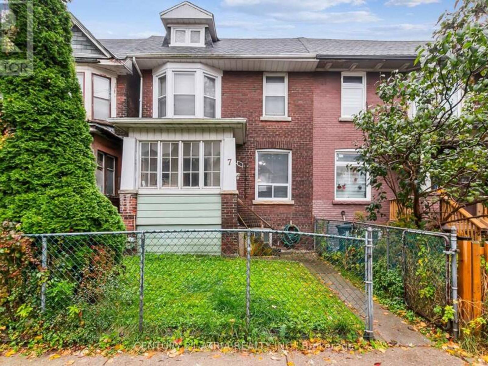 7 CHERRY NOOK GARDENS, Toronto, Ontario M4L 1J5