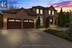 31 BLOOMFIELD TRAIL | Richmond Hill Ontario | Slide Image Four