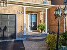 39 WALKVIEW CRESCENT | Richmond Hill Ontario | Slide Image Three