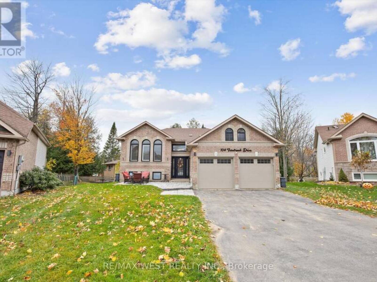 104 FERNBROOK DRIVE, Wasaga Beach, Ontario L9Z 1G6