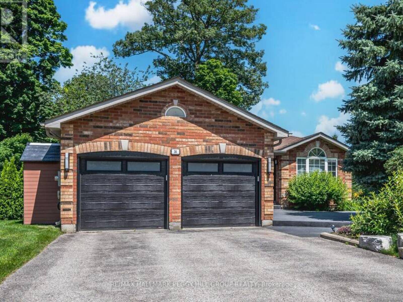 36 GLEN OAK COURT, Barrie, Ontario L4M 6M4