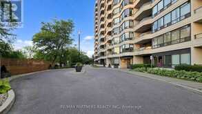 907 - 8501 BAYVIEW AVENUE | Richmond Hill Ontario | Slide Image Four