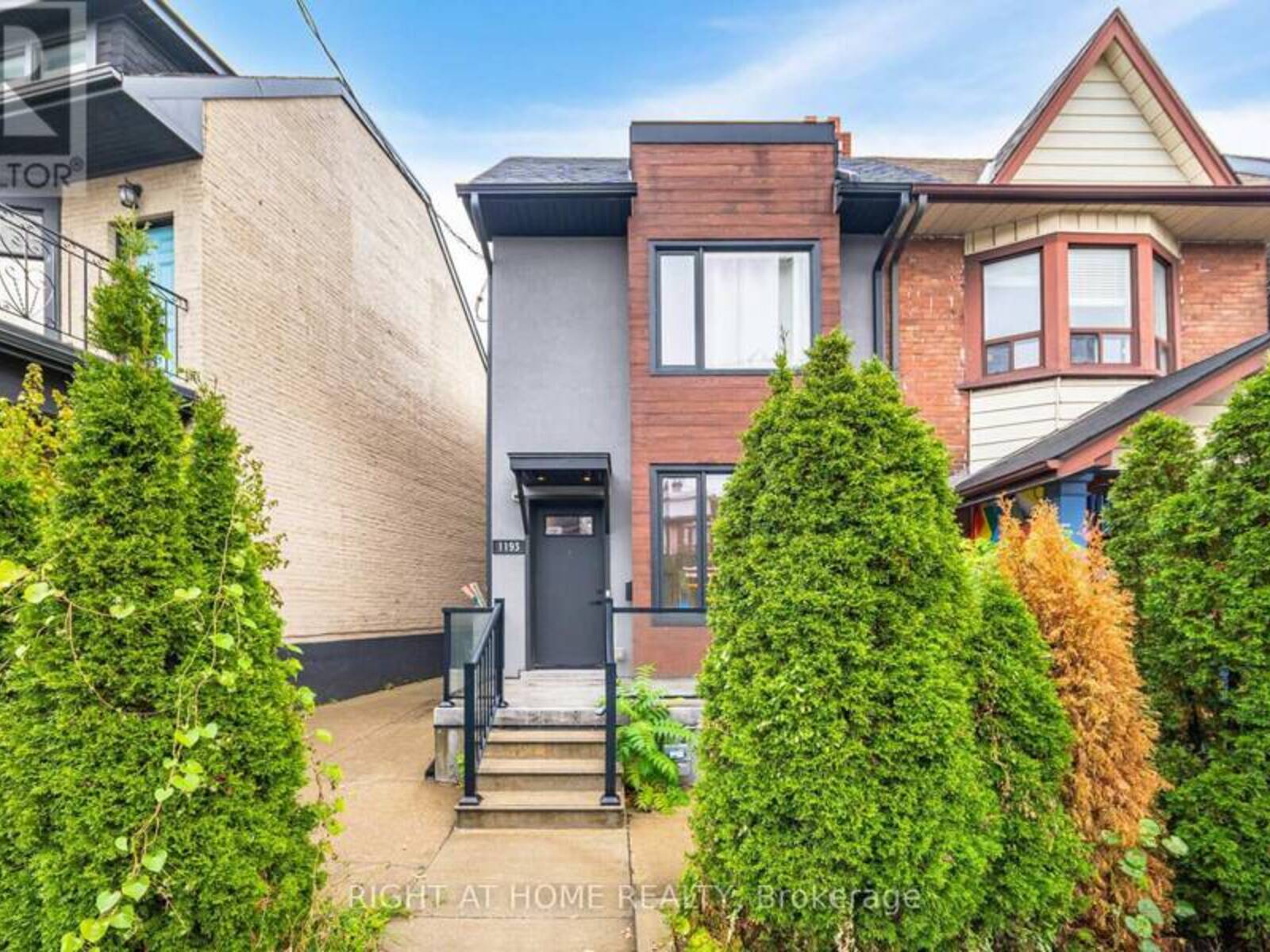 1193 OSSINGTON AVENUE E, Toronto, Ontario M6G 3W4