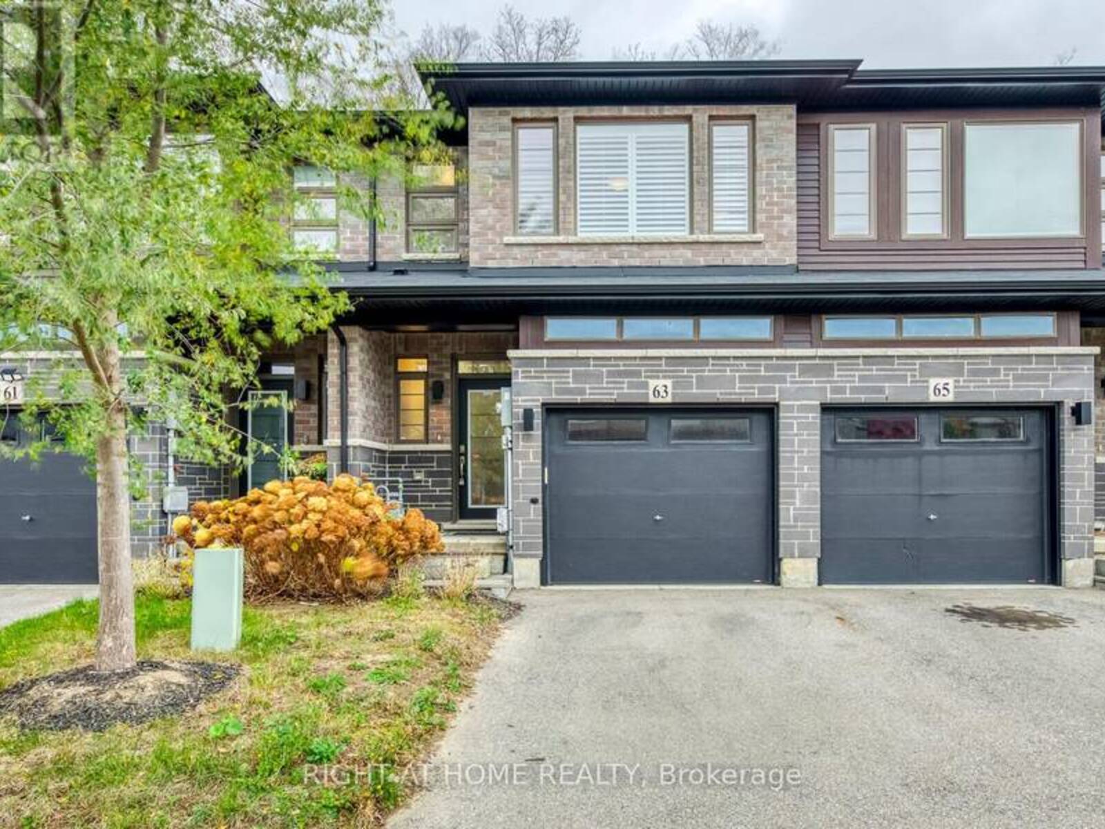 63 BURLEY LANE, Hamilton, Ontario L9G 0G5