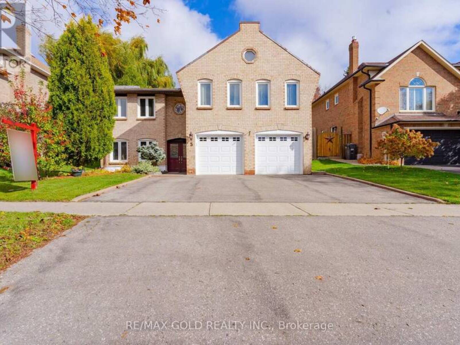 5 HACIENDA COURT, Brampton, Ontario L6Z 3J2