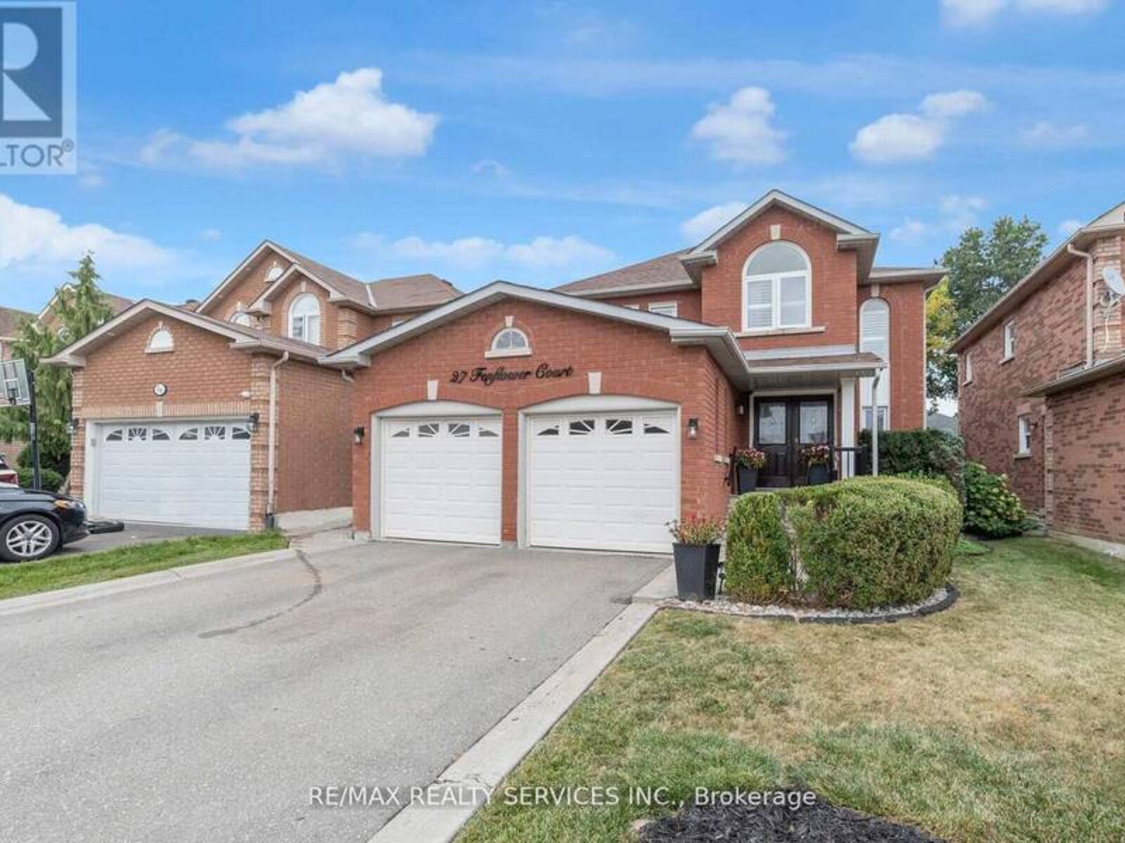 27 FENFLOWER COURT, Brampton, Ontario L7A 1H3