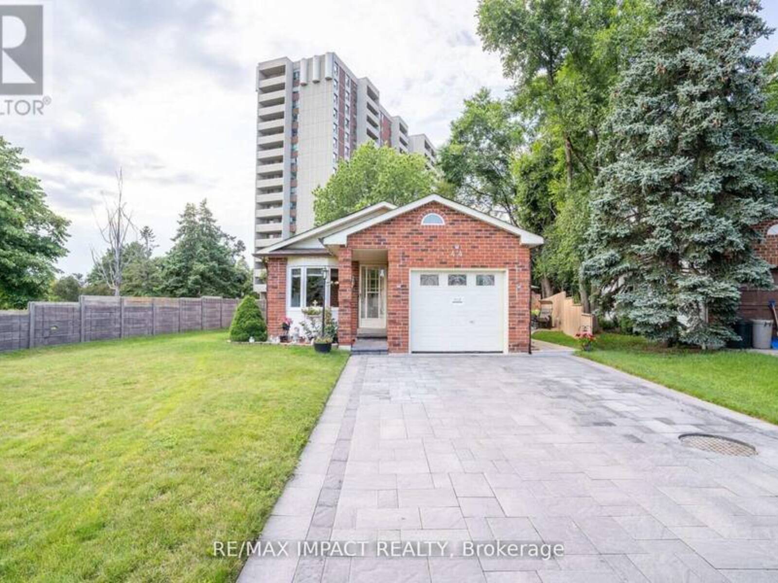 44 PLUMRIDGE COURT, Ajax, Ontario L1S 3Z8