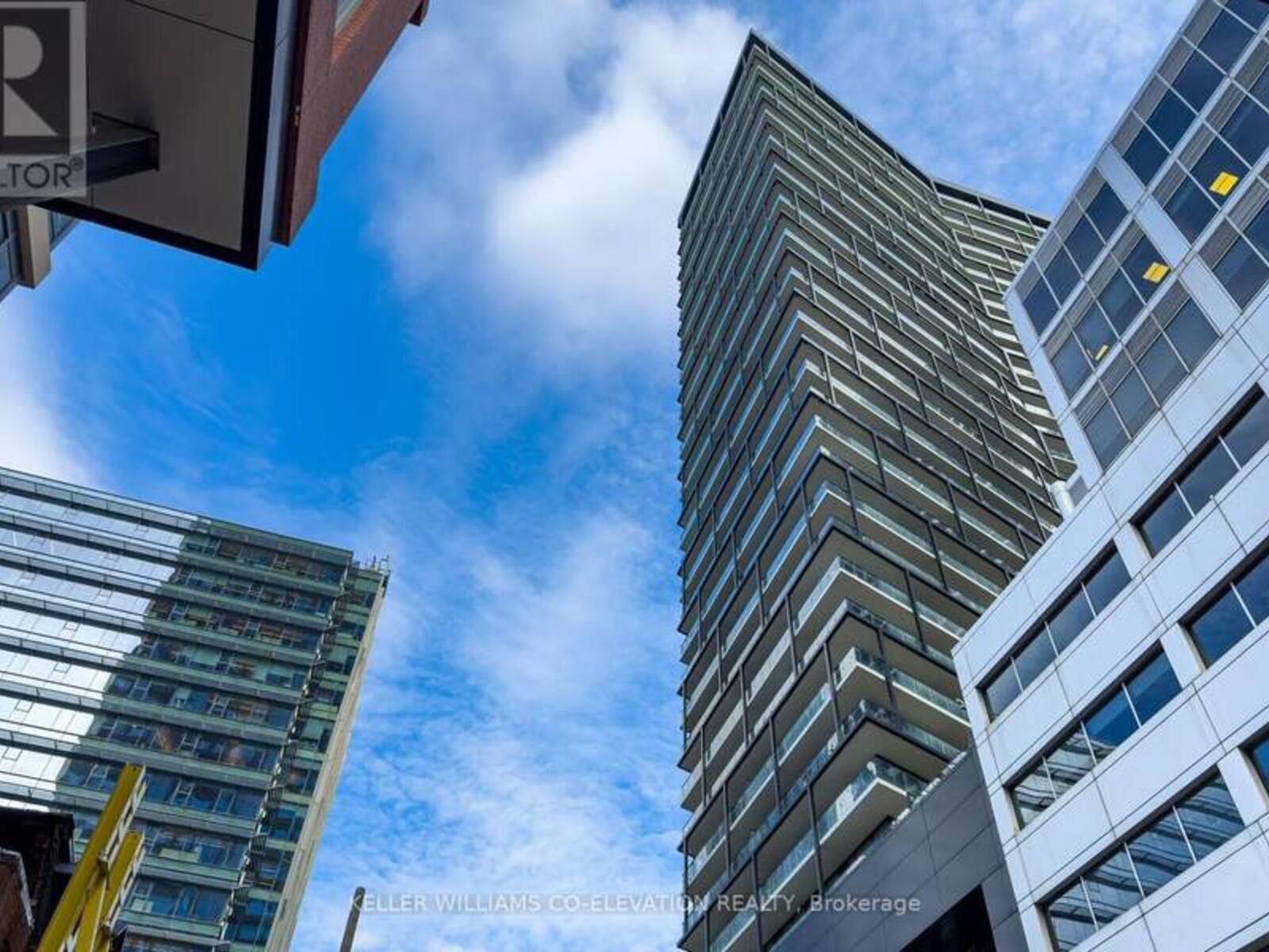 2712 - 125 PETER STREET, Toronto, Ontario M8Y 4B7