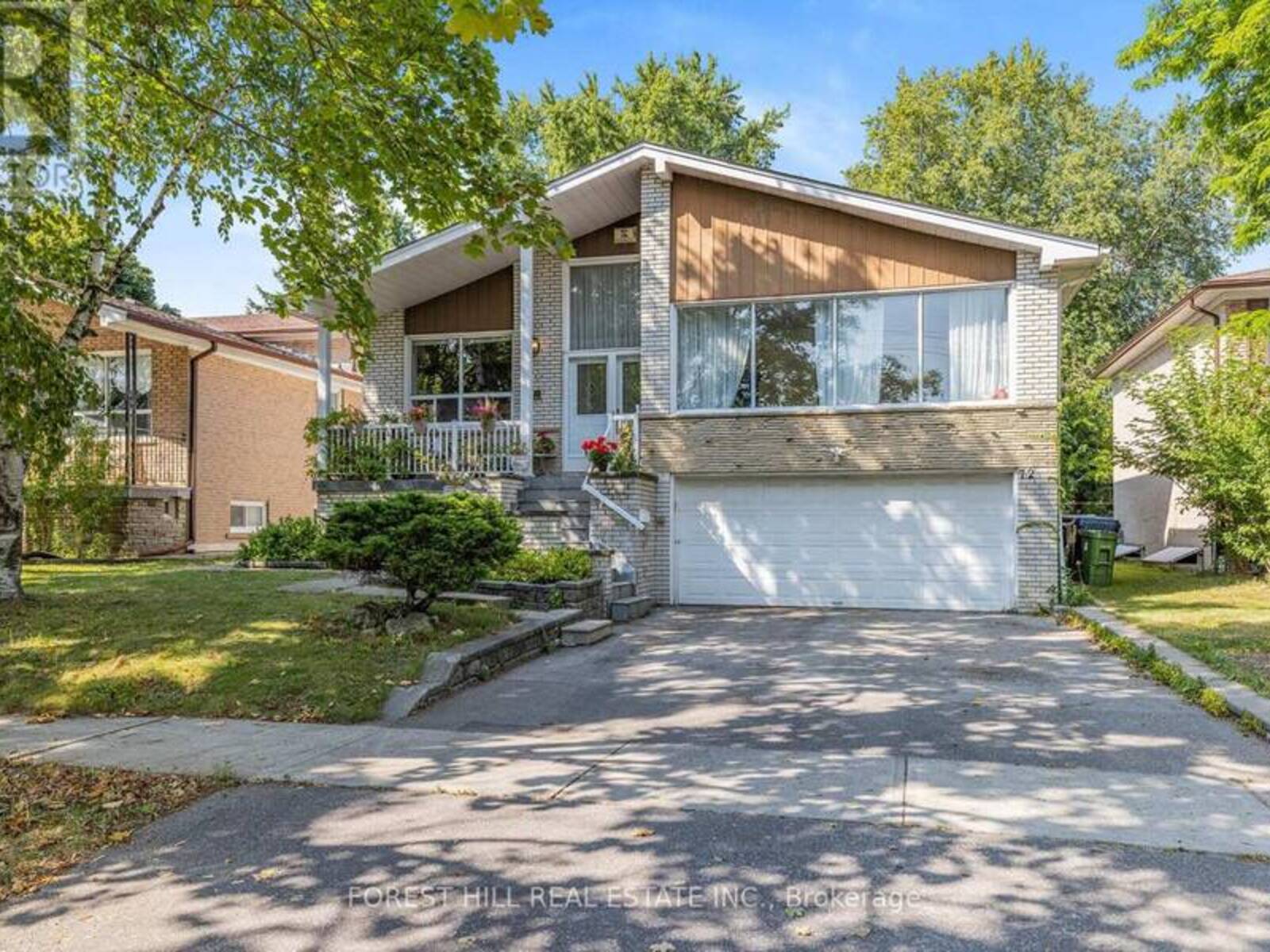 72 CHARLTON BOULEVARD, Toronto, Ontario M2M 1B9