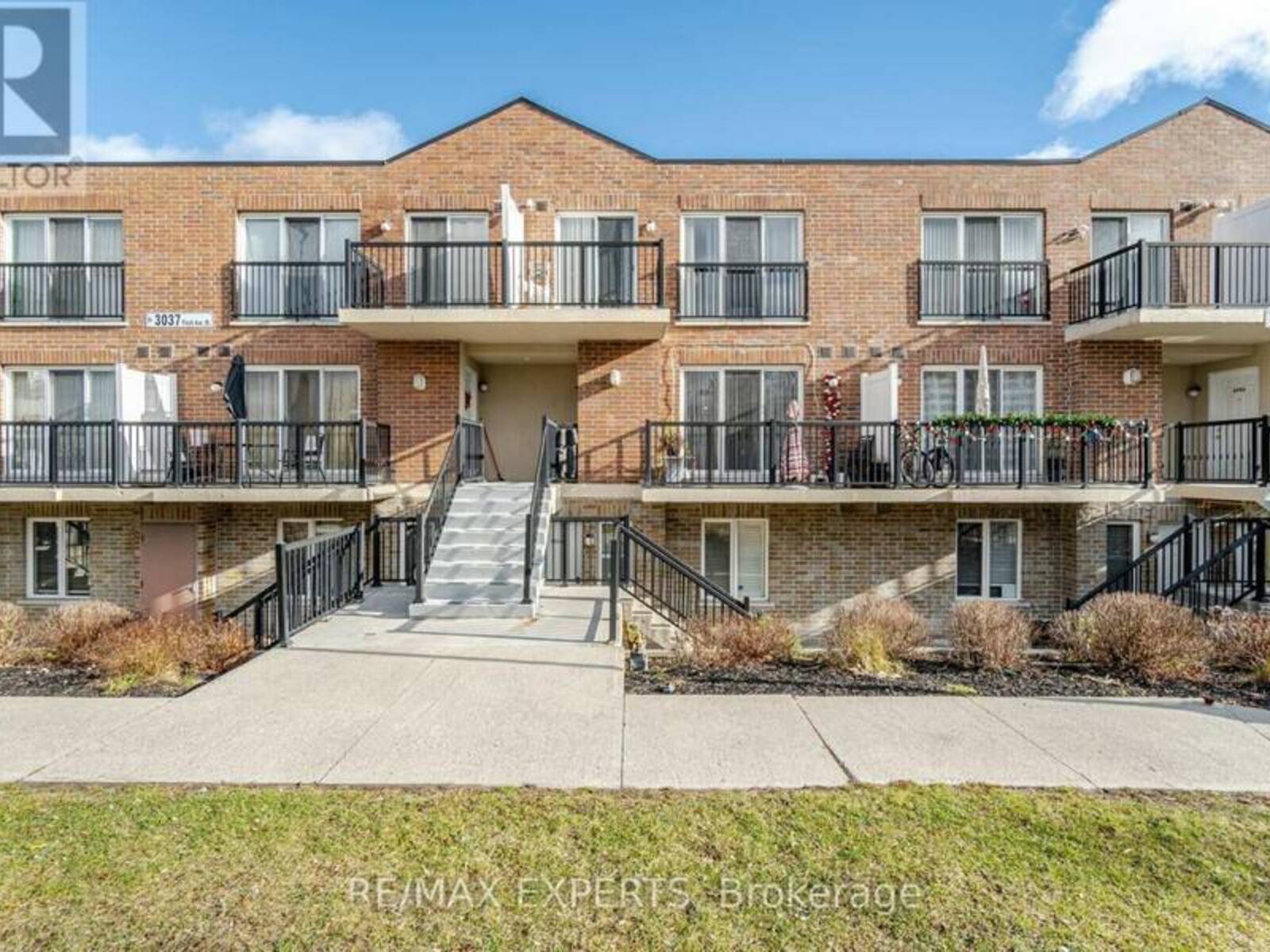 1036 - 3037 FINCH AVENUE W, Toronto, Ontario M9M 0A2