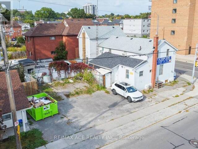 102 CENTRE STREET N Oshawa Ontario, L1G 4B8