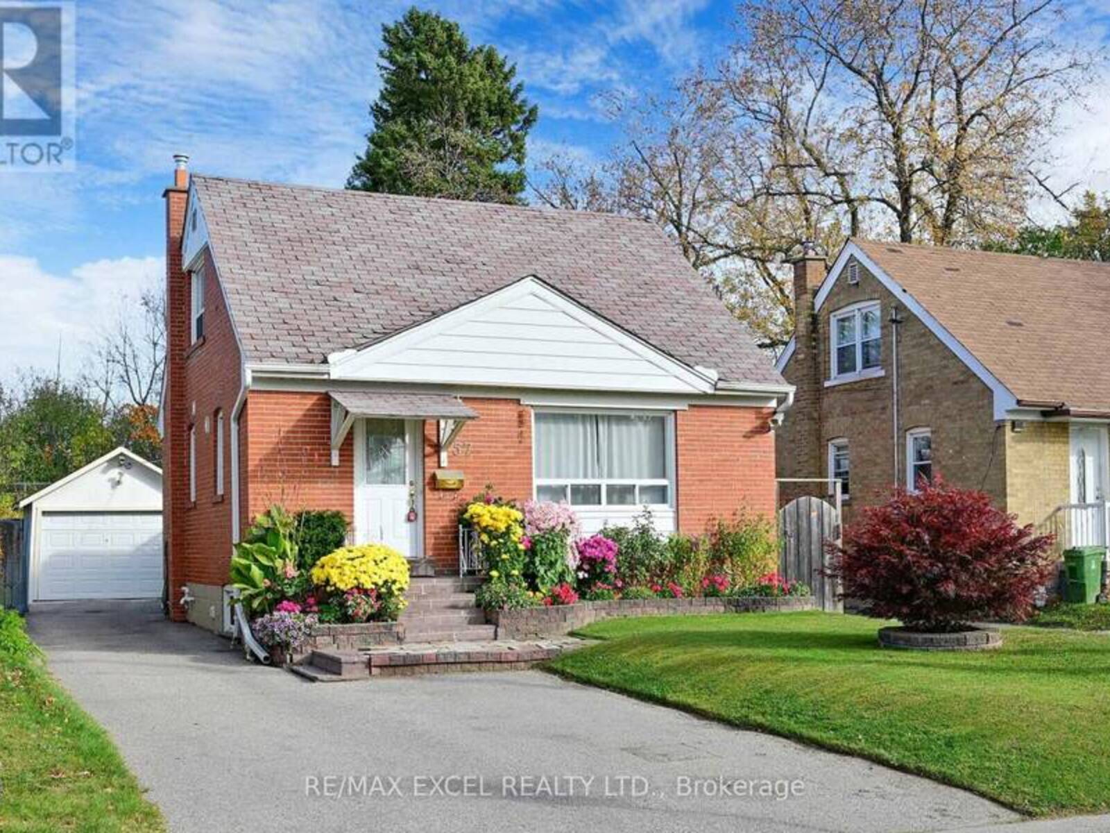 57 ELLINGTON DRIVE, Toronto, Ontario M1R 3X6