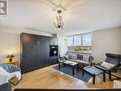 821 - 2737 KEELE STREET Toronto Ontario, M3M 2E9