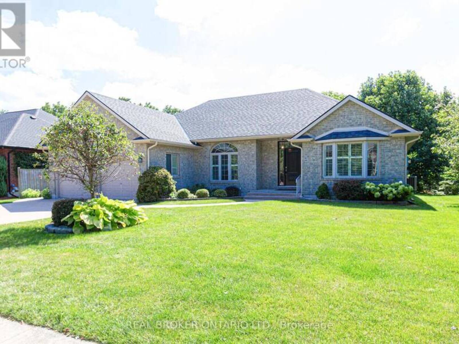 4 FOREST WOOD DRIVE, Norfolk, Ontario N0A 1N3