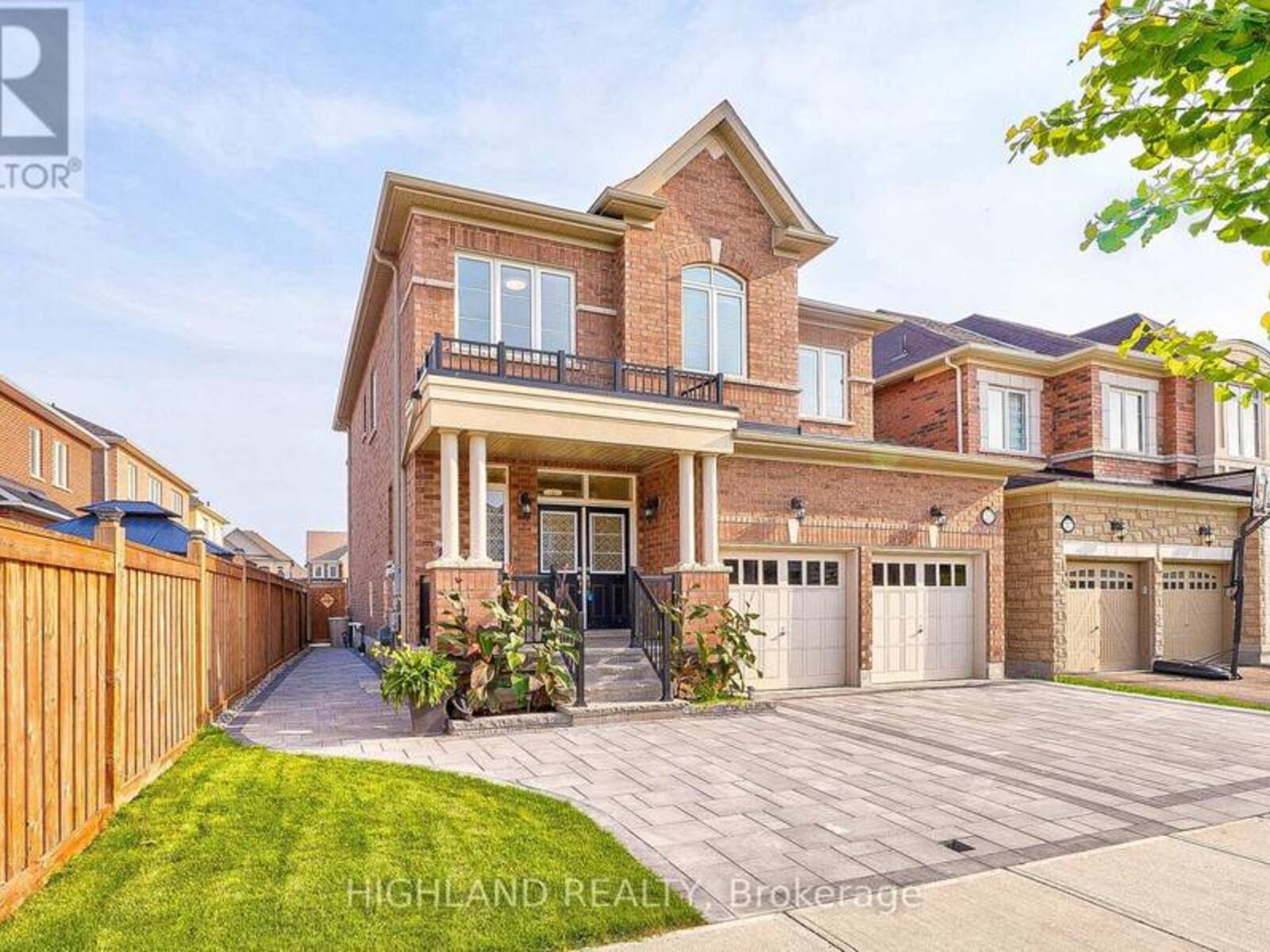 213 CAMELLIA CRESCENT, Oakville, Ontario L6H 1L1