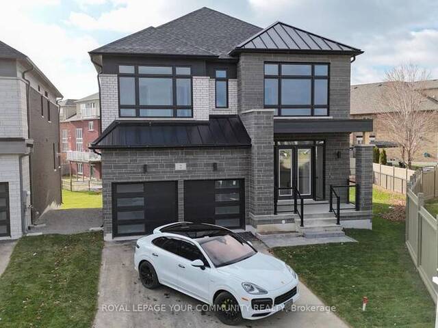 2 BUNN COURT Aurora Ontario, L4G 0G6