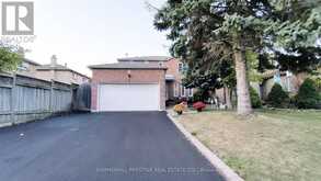 6 GURR CRESCENT | Ajax Ontario | Slide Image Three