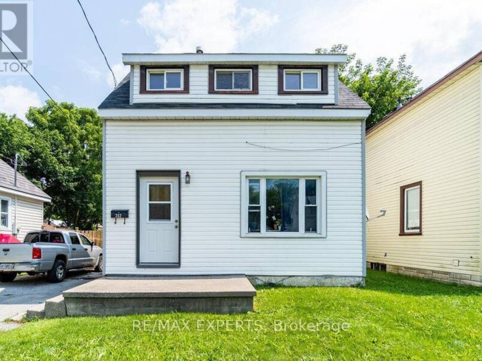 282 GILL STREET, Orillia, Ontario L3V 4K4