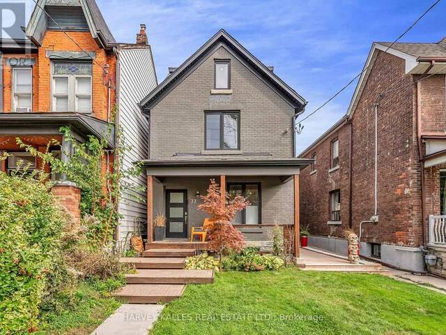 33 EDWIN AVENUE Toronto Ontario, M6P 3Z5