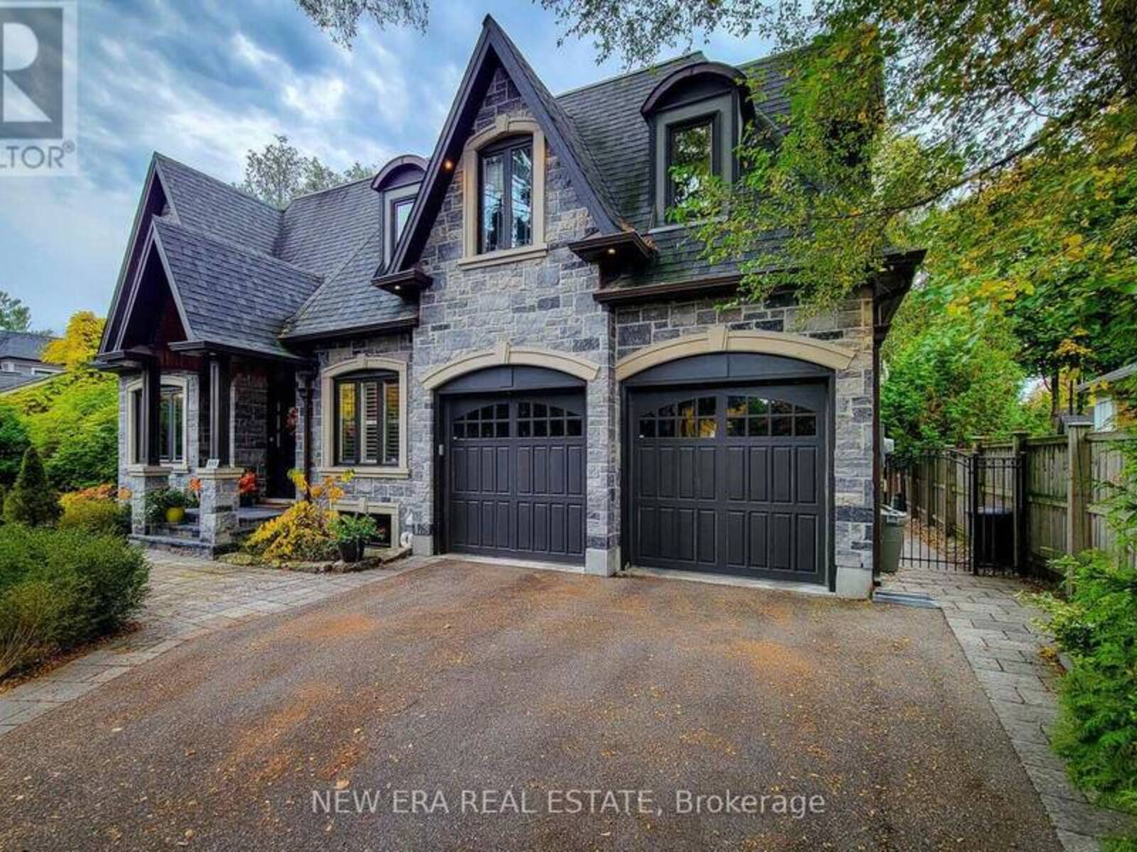 242 BURTON ROAD, Oakville, Ontario L6K 2K5