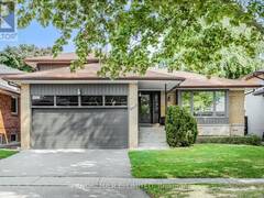 11 PARK MANOR DRIVE Toronto Ontario, M9B 5C1