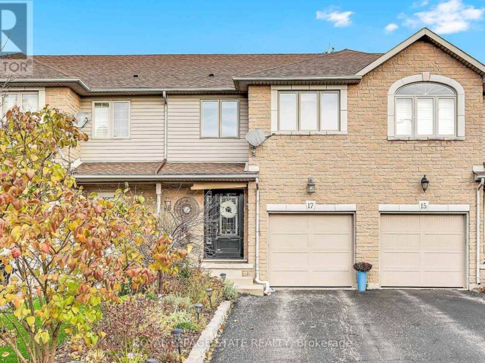 17 SUNTERS COURT, Hamilton, Ontario L9G 4Y8