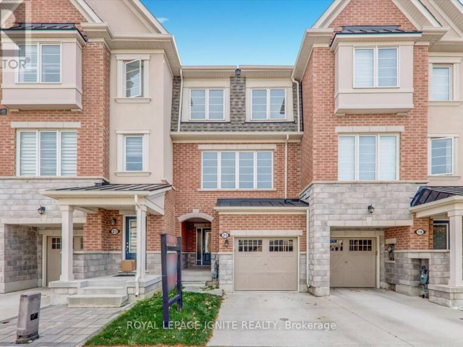 21 FUSILIER DRIVE, Toronto, Ontario M1L 0J4