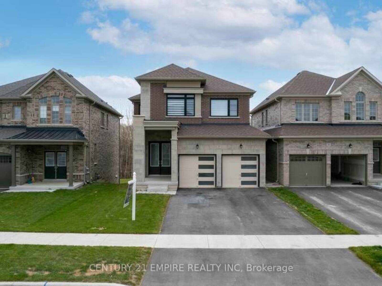 210 FERRAGINE CRESCENT, Bradford West Gwillimbury, Ontario L3Z 4B4