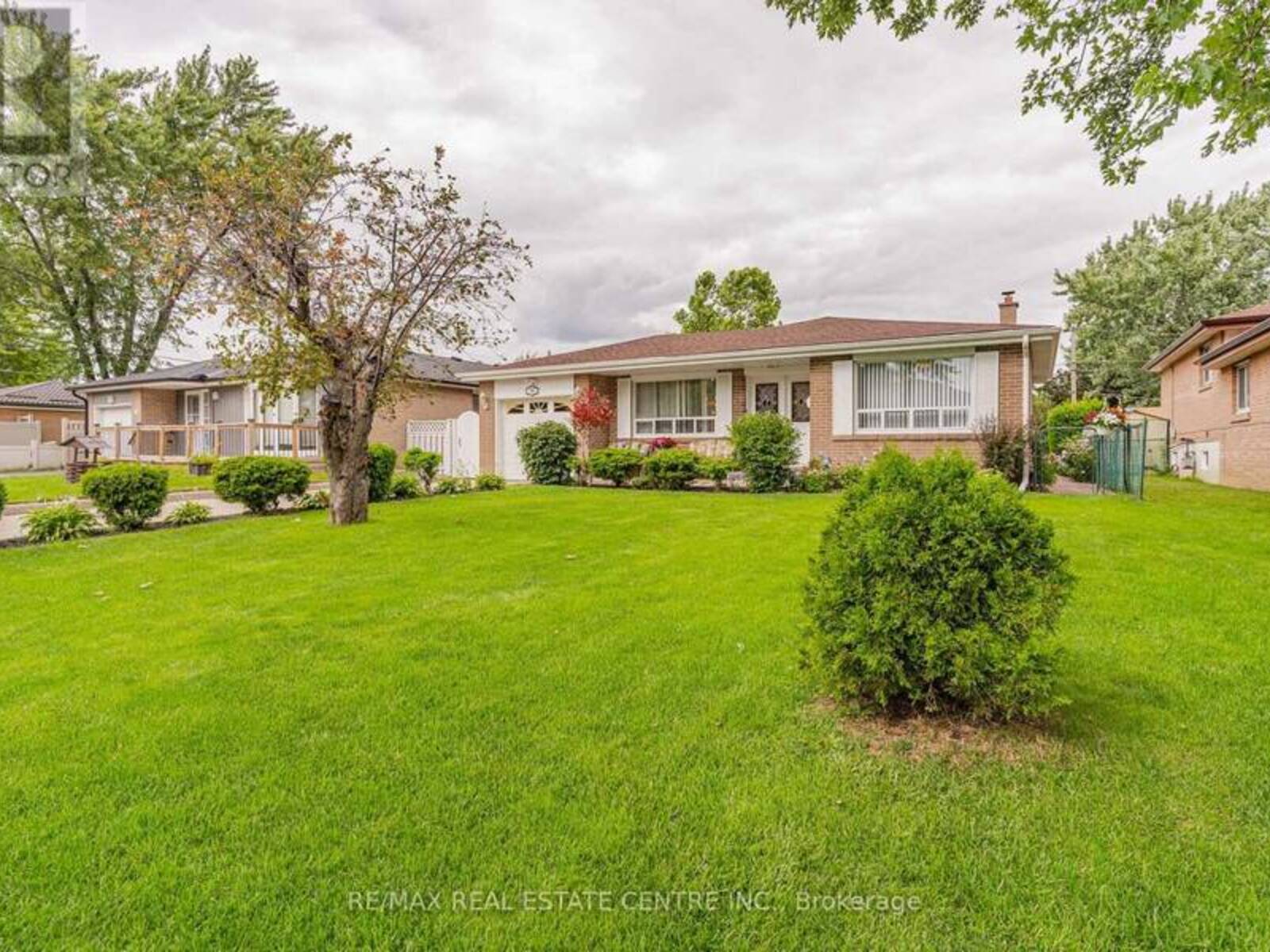 38 BASILDON CRESCENT, Brampton, Ontario L6T 2N3