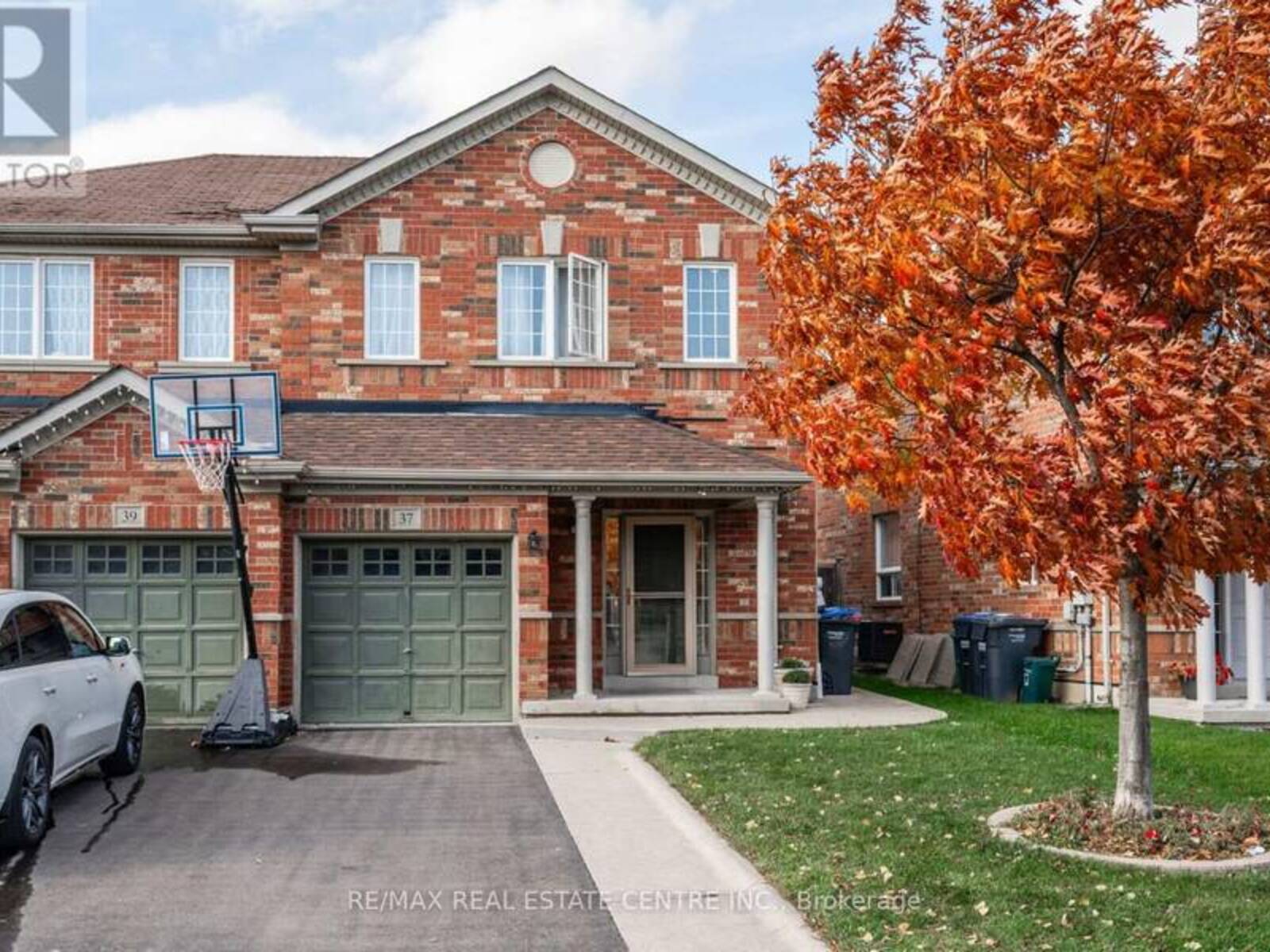 37 HOLLINGSWORTH CIRCLE, Brampton, Ontario L7A 0J7