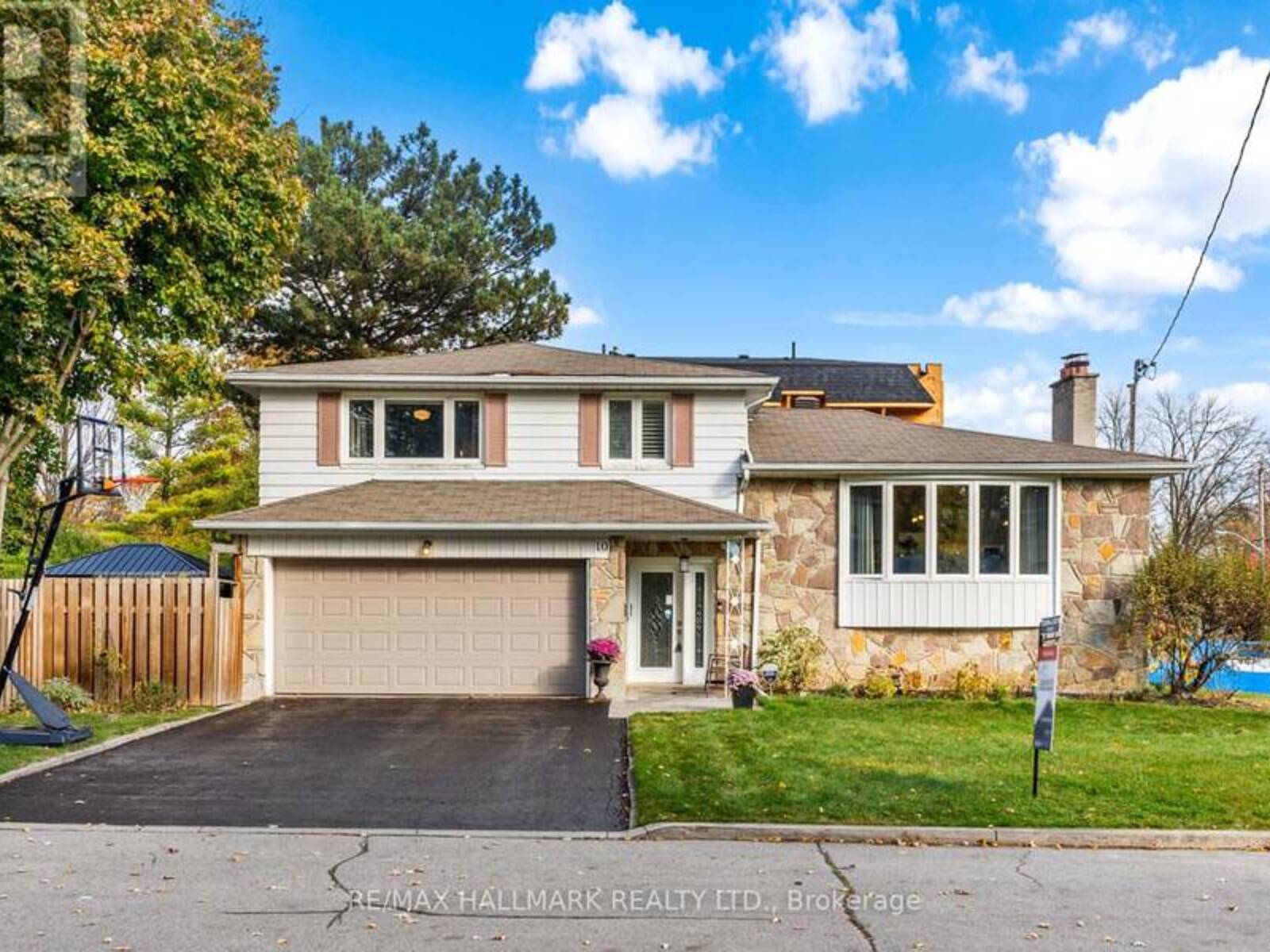 10 GREENYARDS DRIVE, Toronto, Ontario M2M 2R6