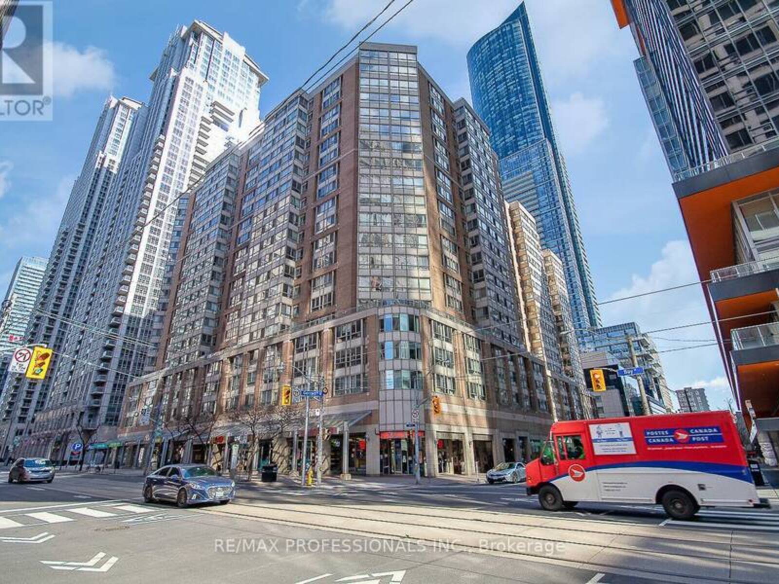 602 - 717 BAY STREET, Toronto, Ontario M5G 2J9