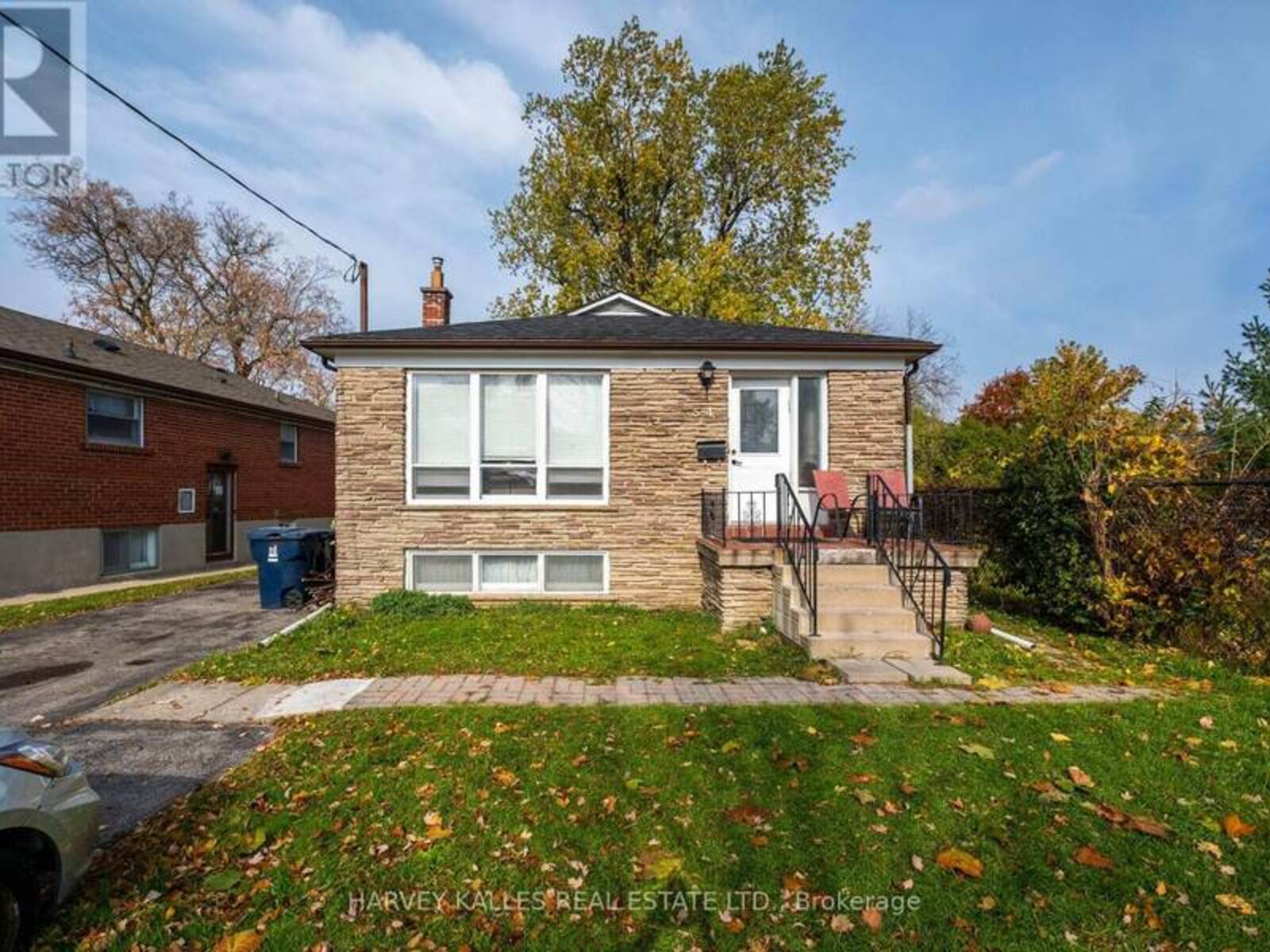 54 CLANTON PARK ROAD, Toronto, Ontario M3H 2C8