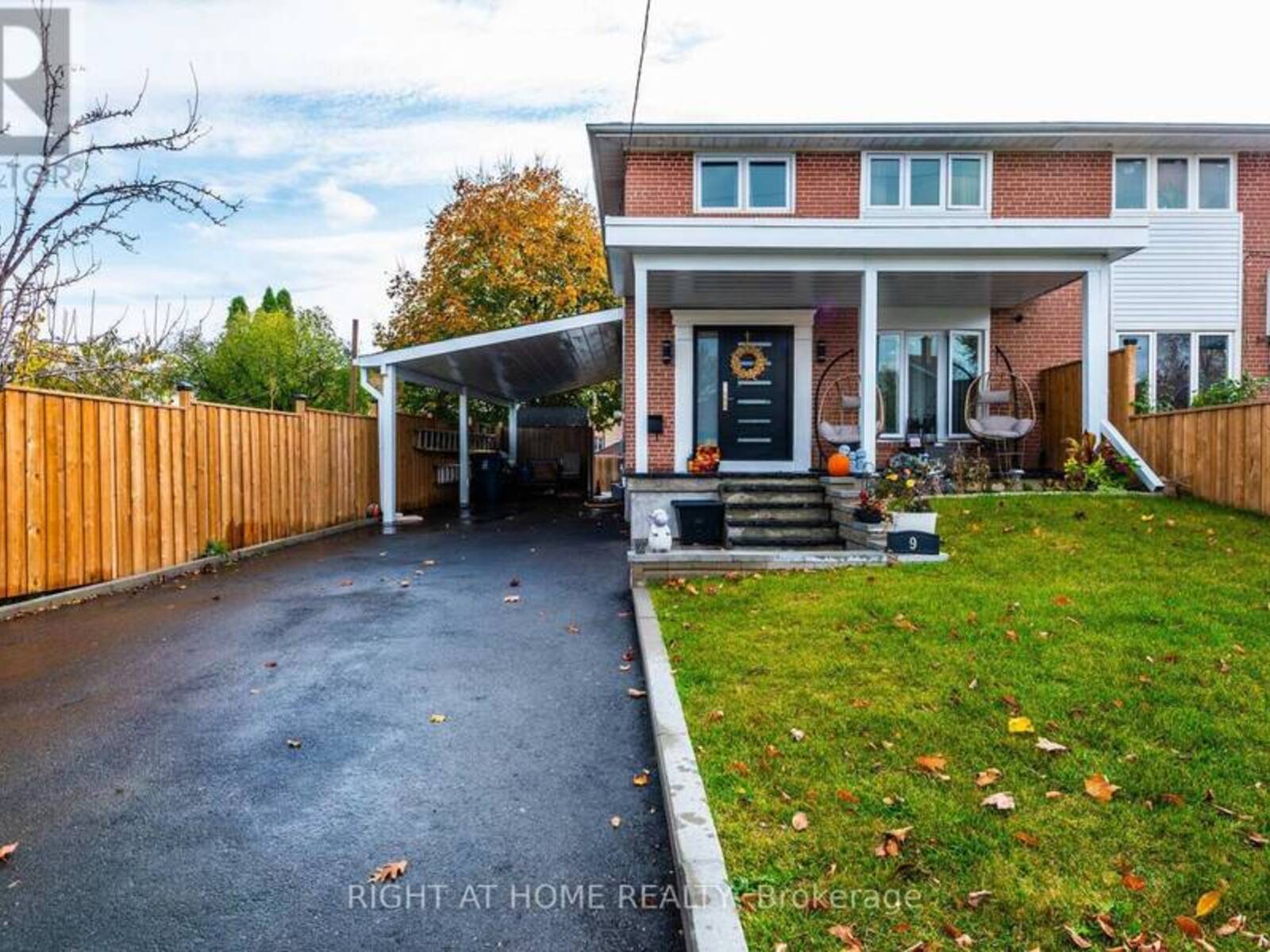 9 FRANSON CRESCENT, Toronto, Ontario M9M 1T6