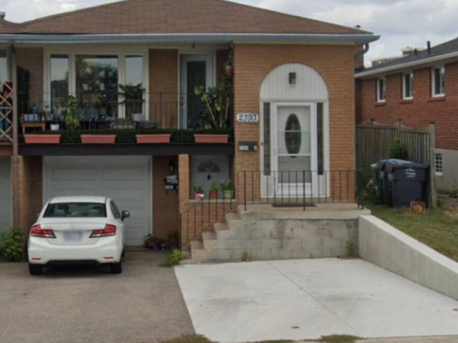 2393 WHALEY DRIVE, Mississauga, Ontario L5B 2B3