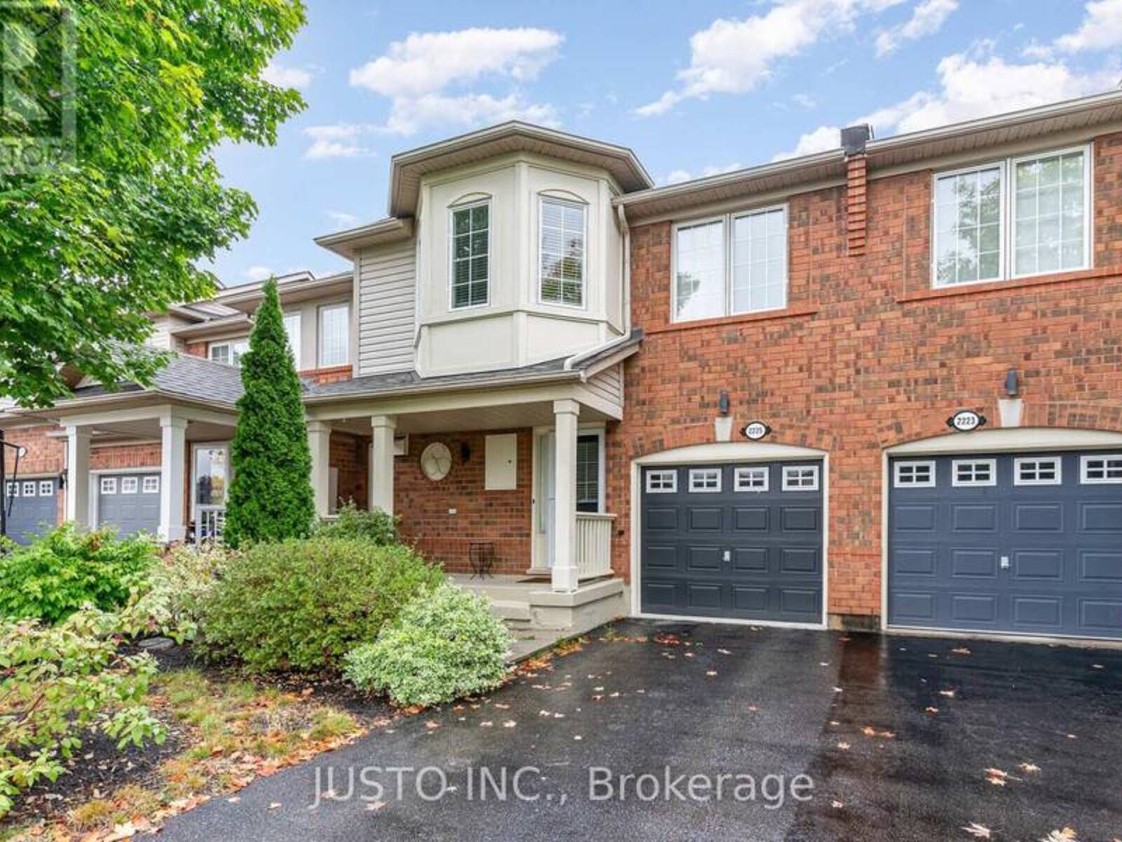 2225 AMBERGLEN COURT, Oakville, Ontario L6M 4W8