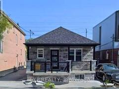 51 FOXWELL STREET Toronto Ontario, M6N 1Y9