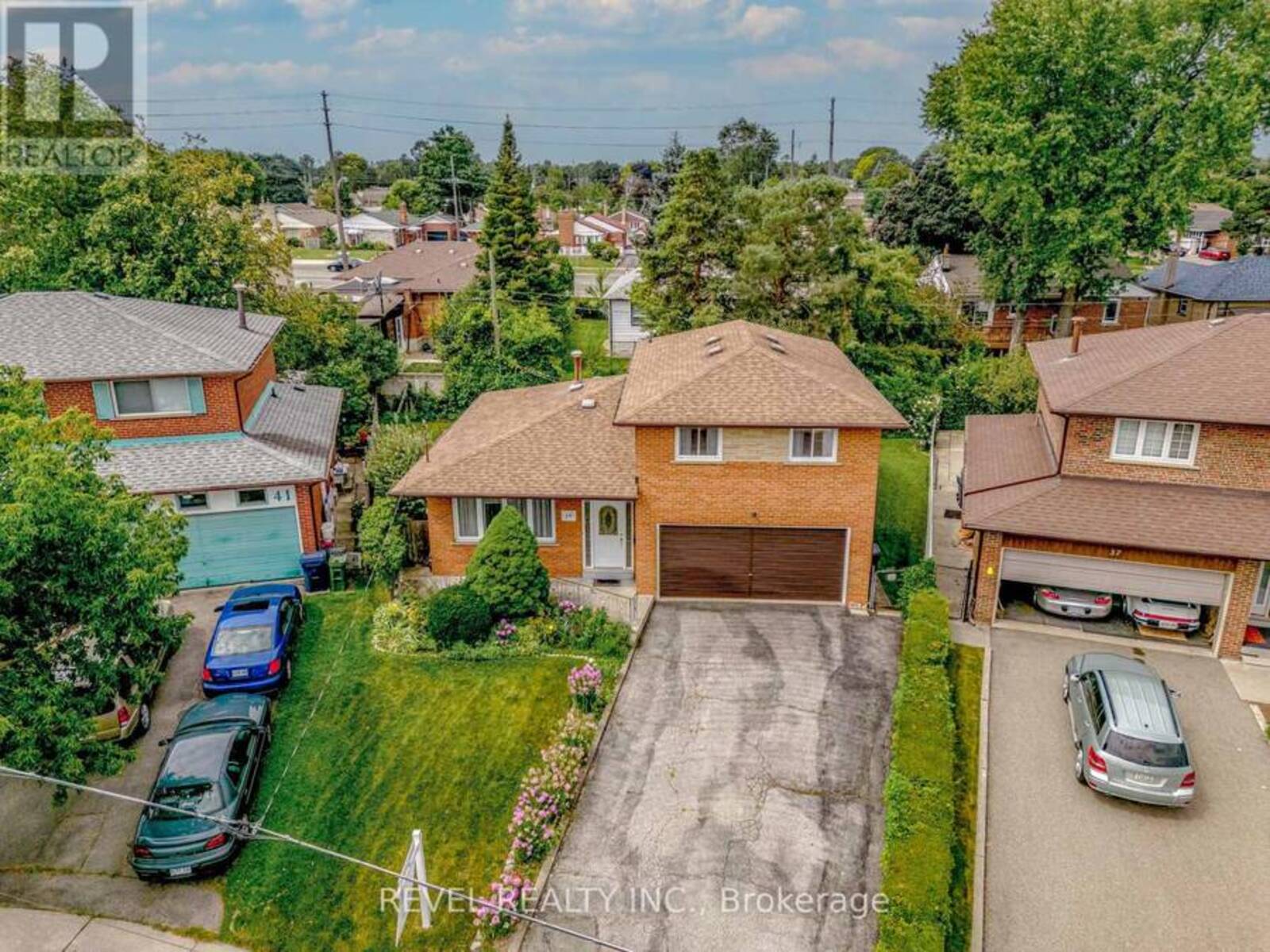 39 HACKMORE AVENUE, Toronto, Ontario M9W 3W2