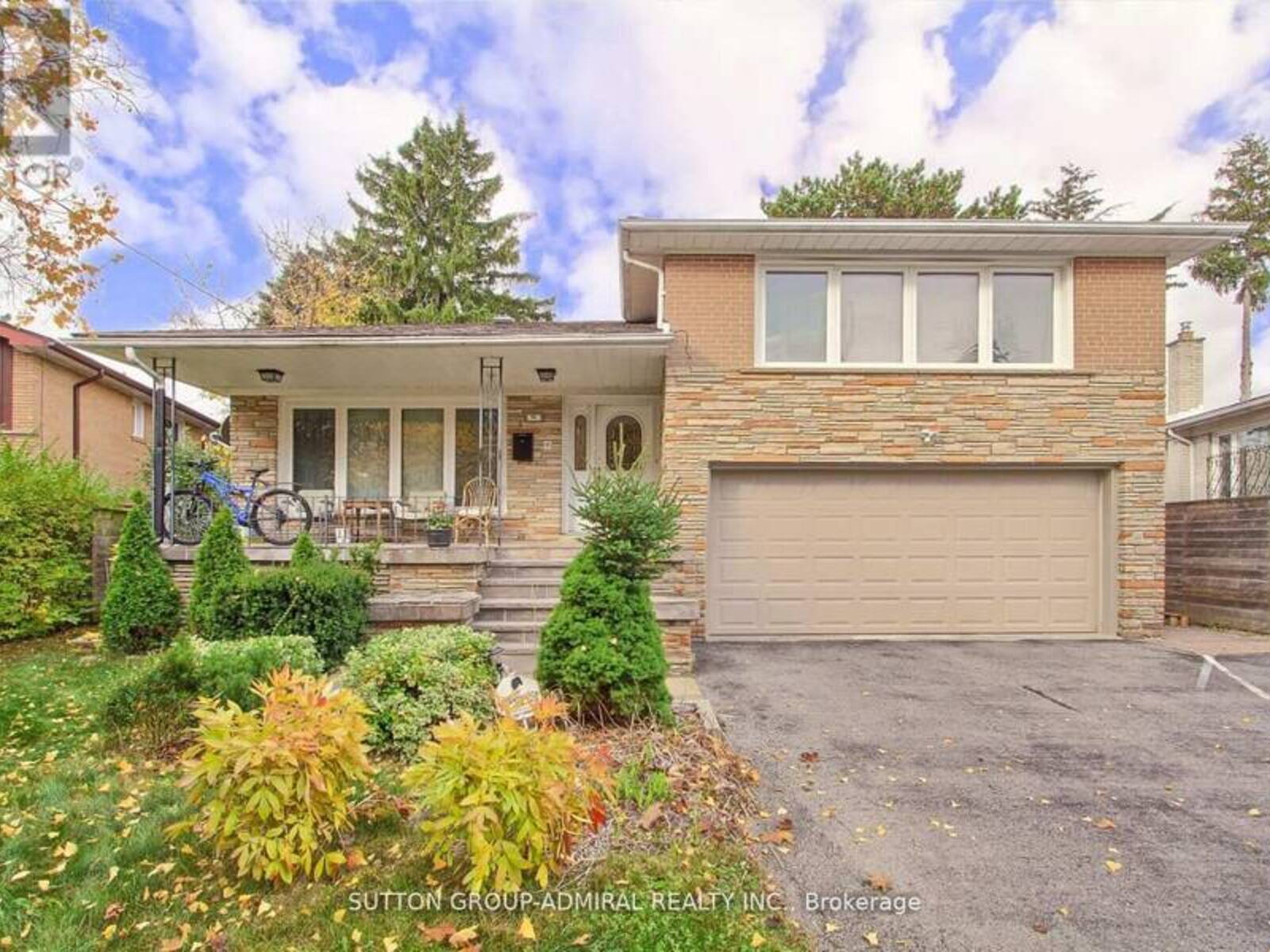 56 ROBINGROVE ROAD, Toronto, Ontario M2R 2Z9