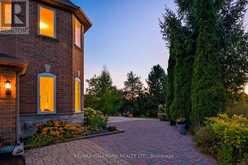 35 EDGEMONT COURT | Richmond Hill Ontario | Slide Image Nine