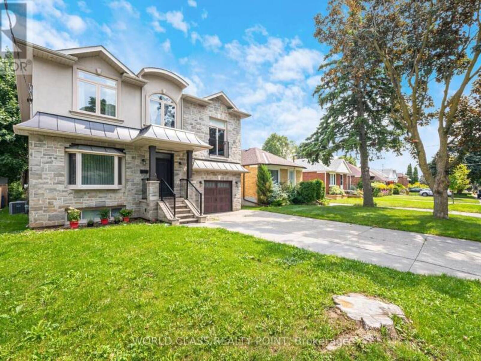 41 HOWARTH AVENUE, Toronto, Ontario M1R 1H3