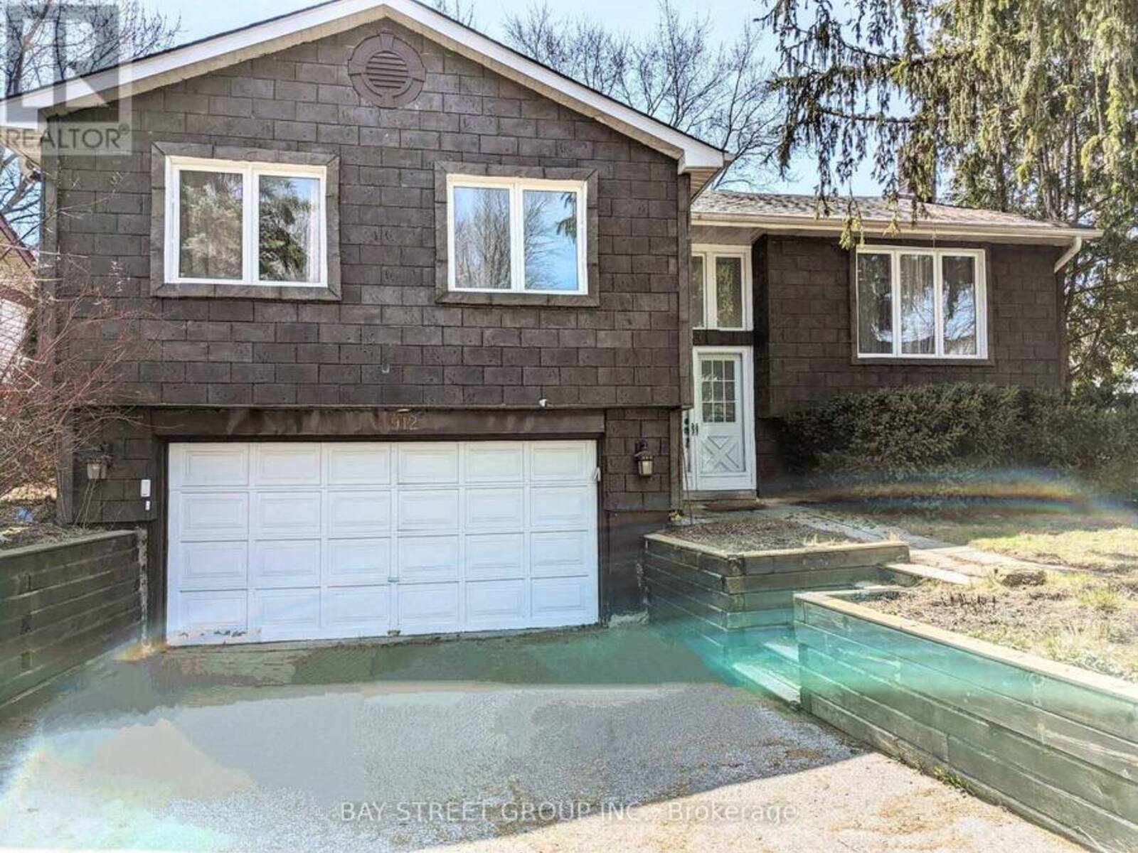 912 JANETTE STREET, Newmarket, Ontario L3Y 5K2