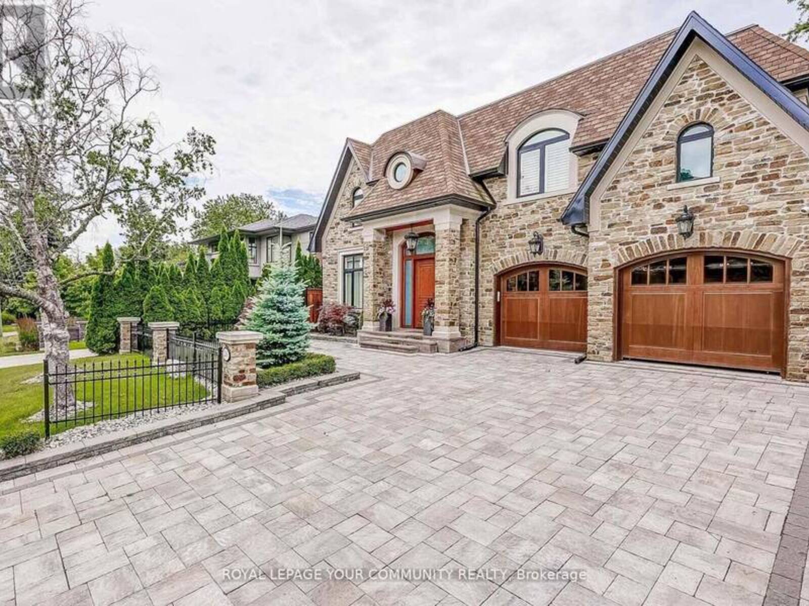 1256 MINEOLA GARDENS, Mississauga, Ontario L5G 3Y3