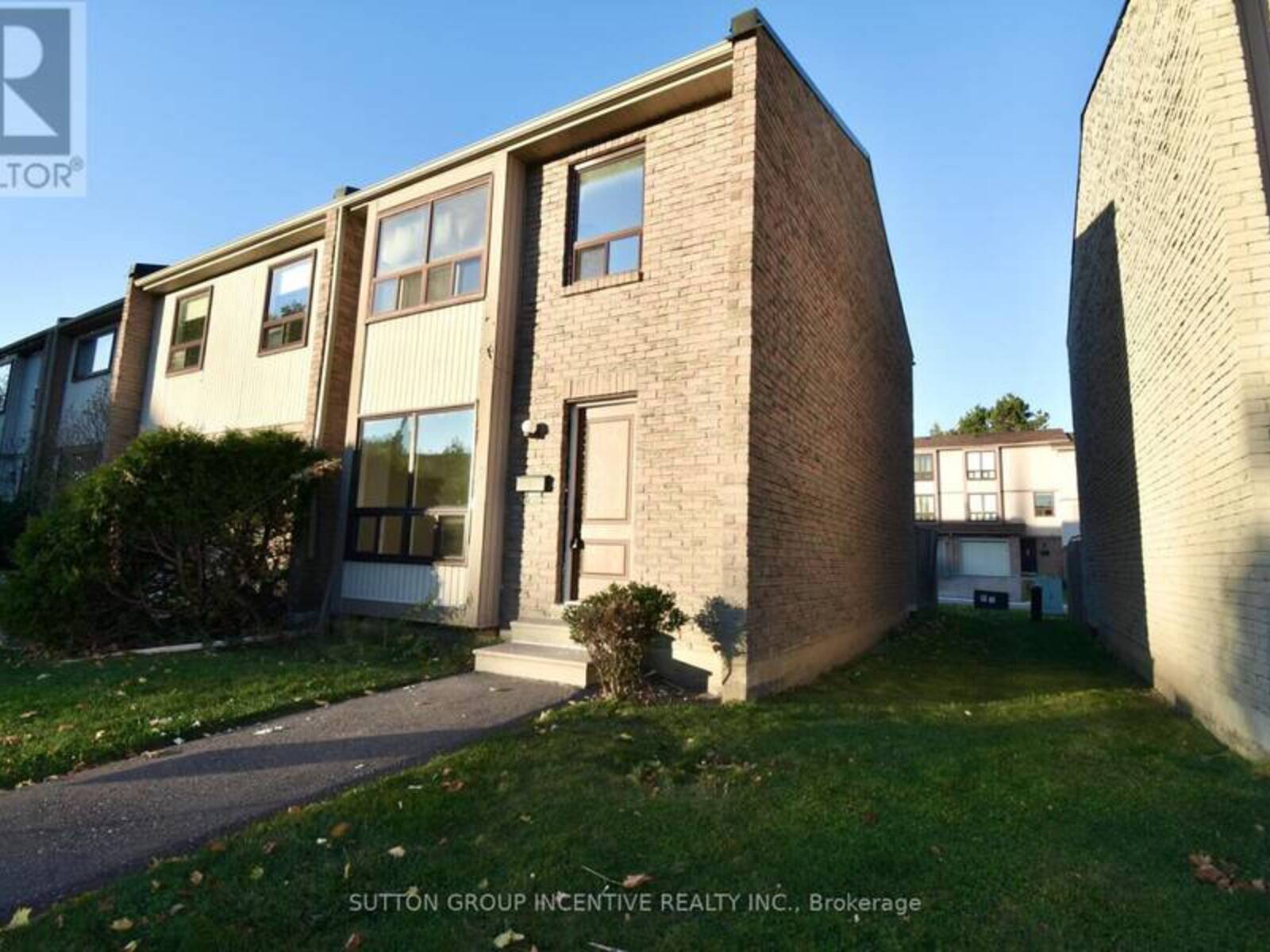 8 - 8 GUILDFORD CRESCENT, Brampton, Ontario L6S 3K2