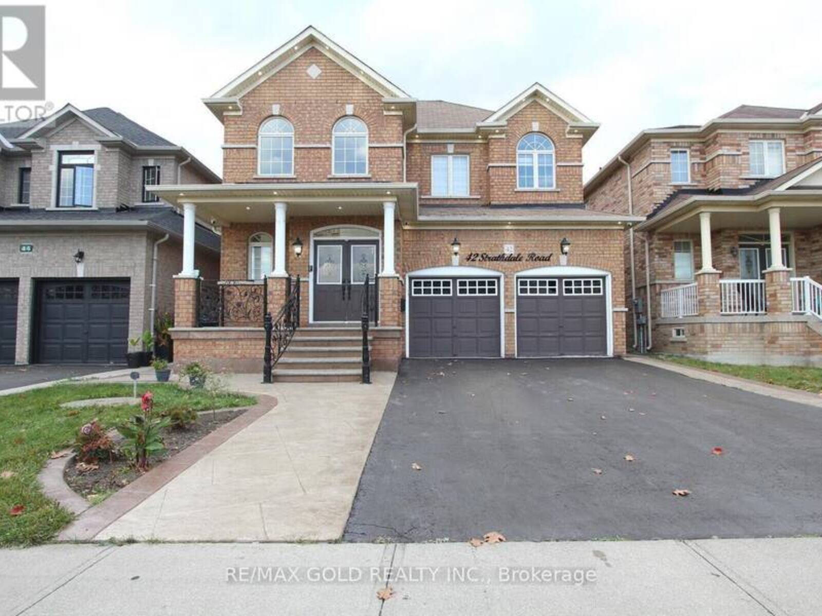 42 STRATHDALE ROAD, Brampton, Ontario L6P 2Y1