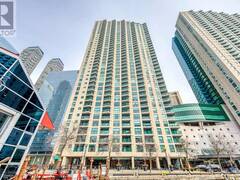 2207 - 77 HARBOUR SQUARE Toronto Ontario, M5J 2S2