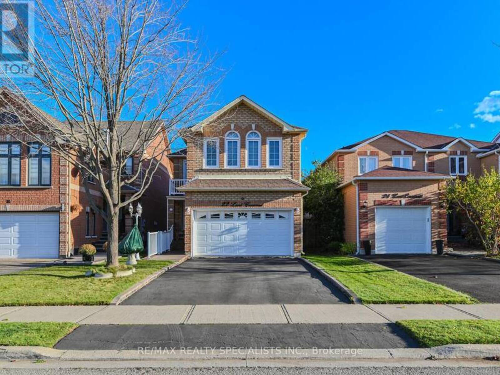 22 LENT CRESCENT, Brampton, Ontario L6Y 5E5